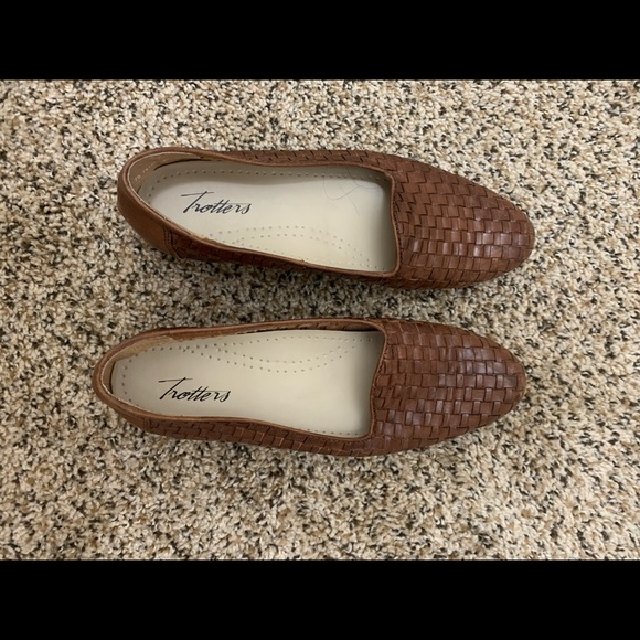 Trotters Liz Loafer Brown - Picture 2 of 11